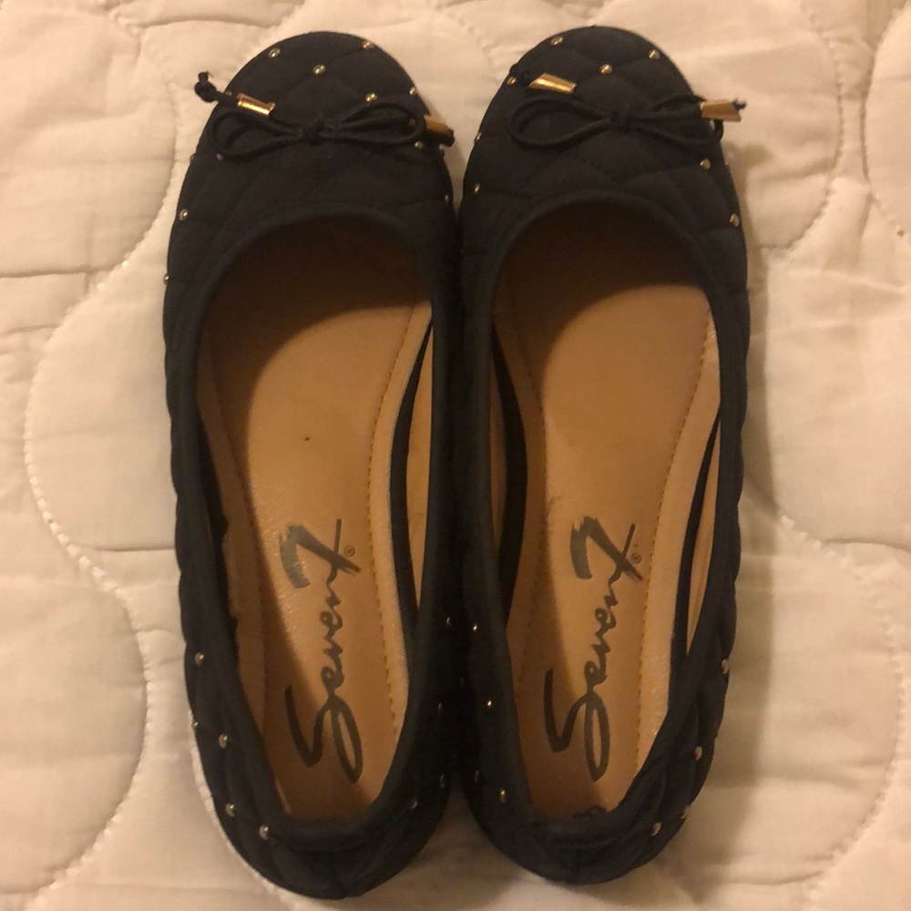 💥6/25 LIKE NEW SEVEN QUILTED FLATS 7.5